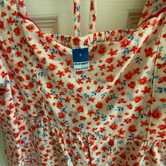 Old Navy Flutter Sleeve floral blouse. NWT - Picture 6 of 6